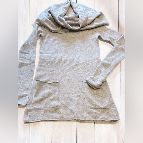 Qi Sweaters - 100% Cashmere Cowl Neck Tunic Sweater Gray Long Sleeve Pockets Qi Saks 5th Av XS